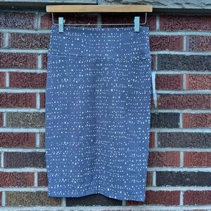 LuLaRoe Light Gray and Pink and Yellow Stars Pattern Texture Cassie Pencil Skirt